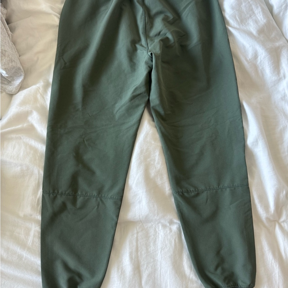 Abercrombie and Fitch Men's Green joggers size XS
